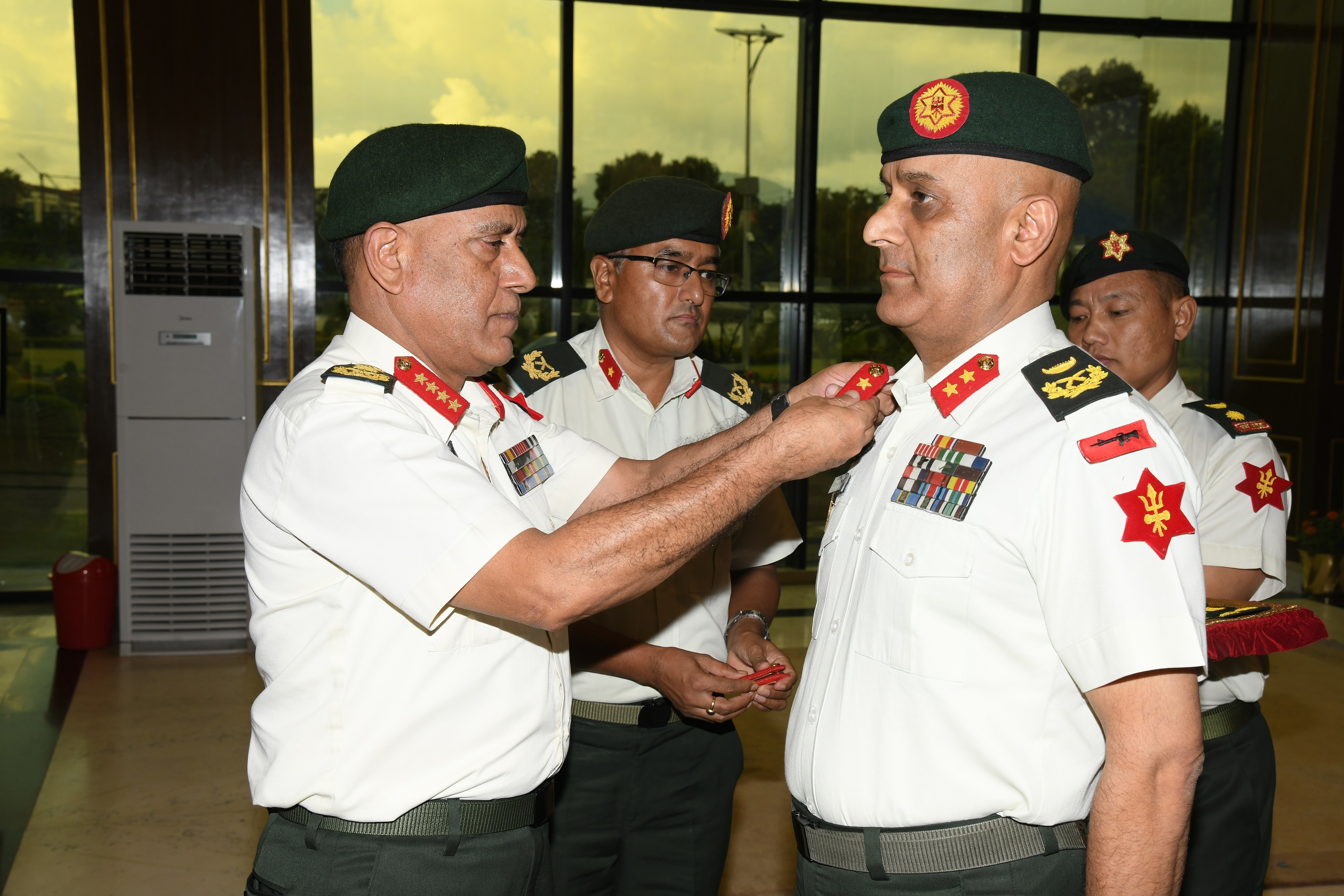 उपरथीमा बढुवा भएका विष्णु राउतलाई दर्ज्यानी चिह्न प्रदान